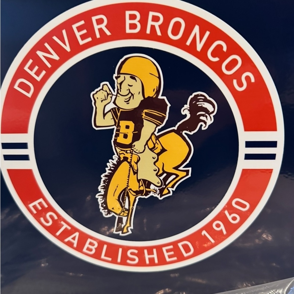 New The Memory Company Licensed NFL 13L Retro Logo Cooler Denver Broncos RARE